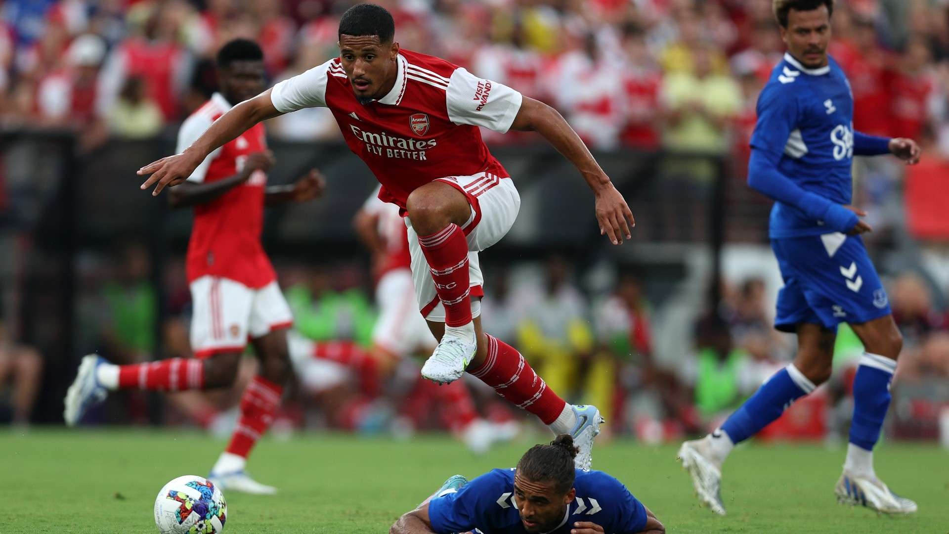 中国队再次创新战术 门将客串前锋引发热议与争议